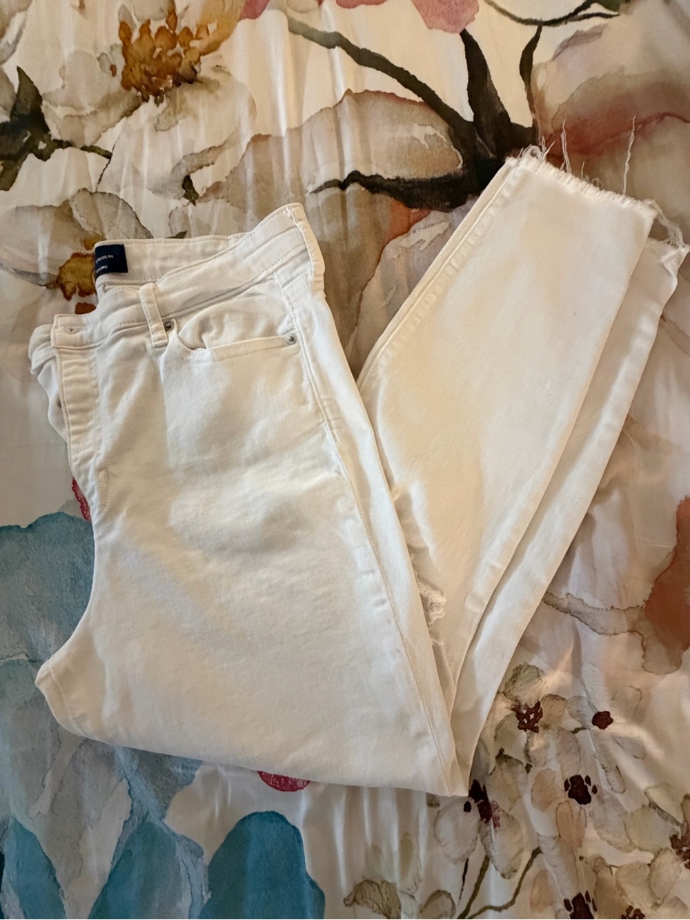 GAP Distressed White Skinny Jeans with Raw-Hem Detail - Size 32 Regular